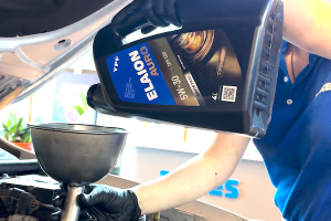 ¿Sabés medir el aceite de tu auto? Tres pasos para hacerlo como una experta